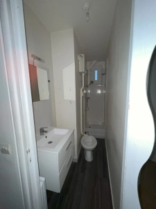 Salle d'eau avant
